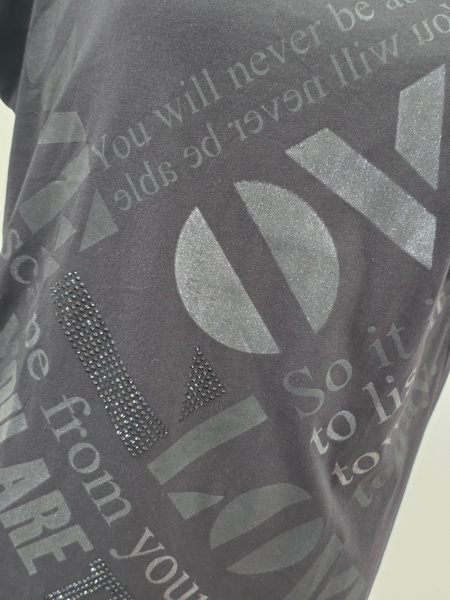 Schwarzes T-Shirt mit Glitzer
