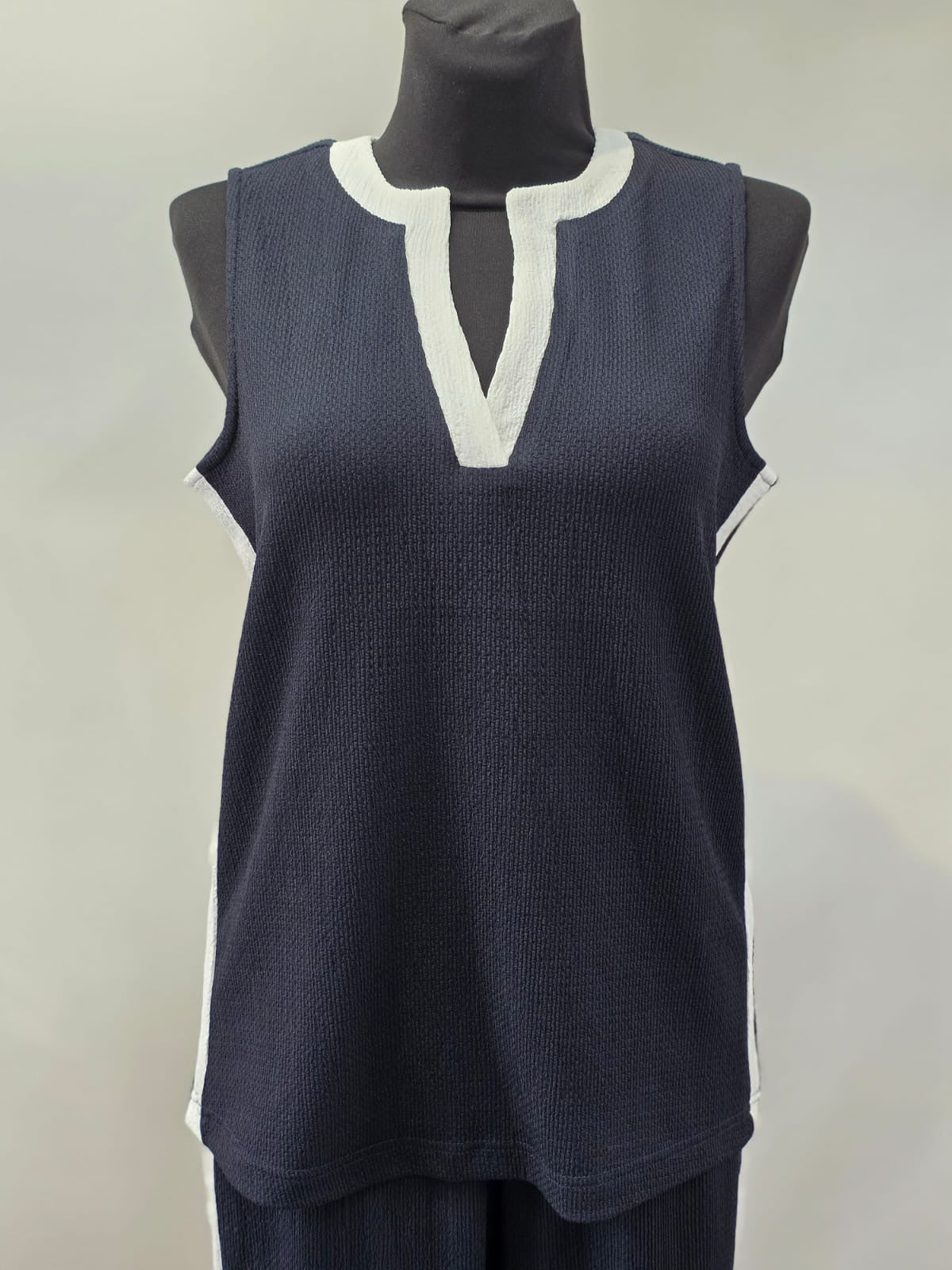 Marineblaues Top