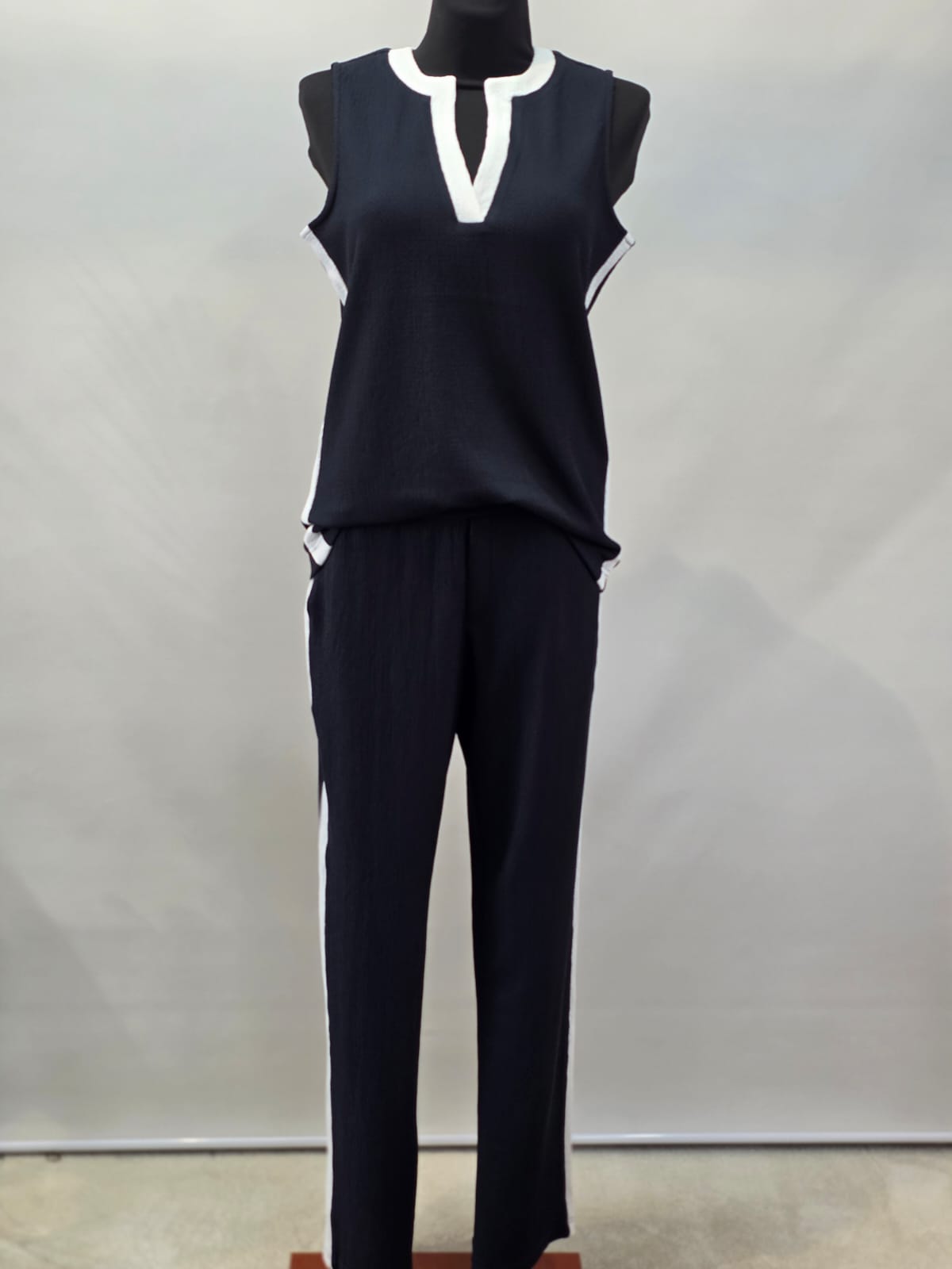 Marineblaues Top