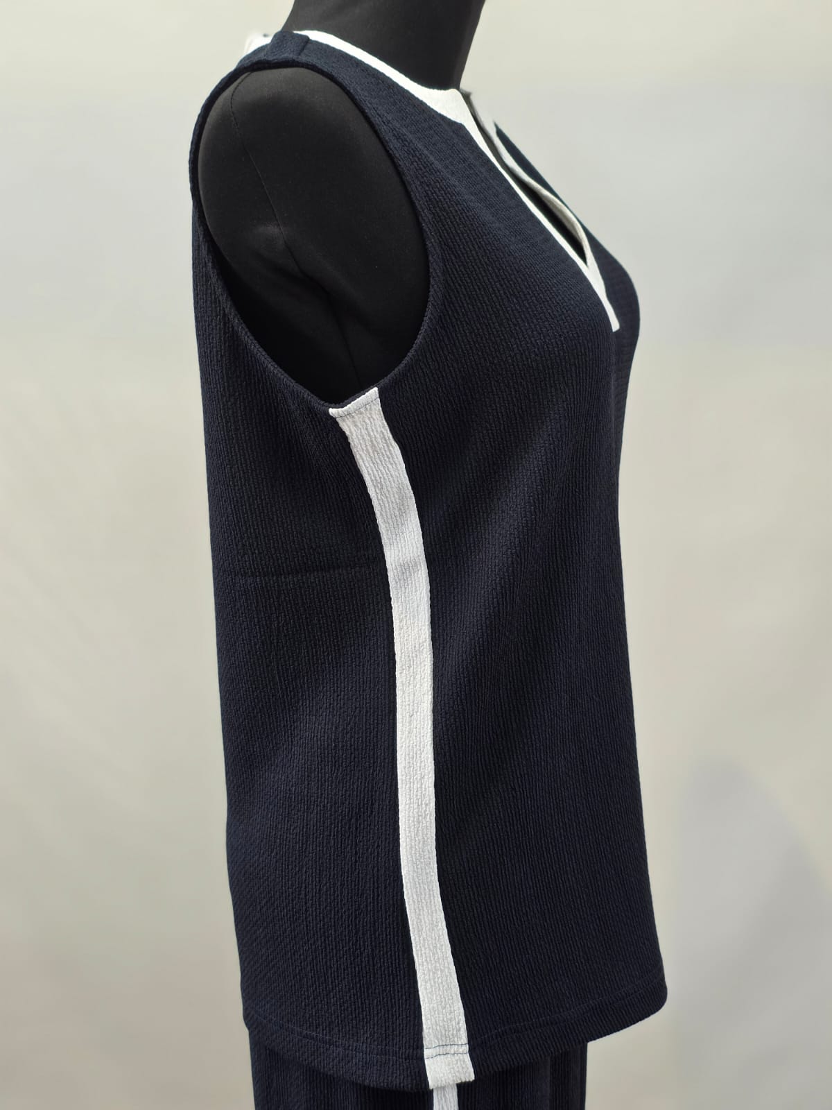 Marineblaues Top