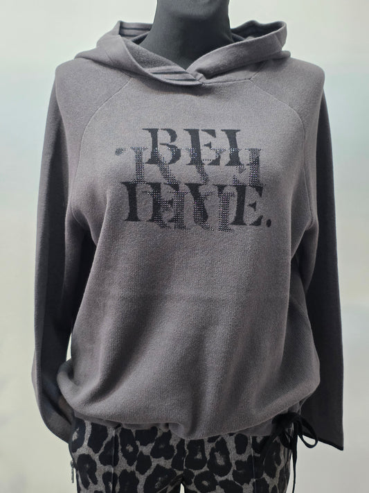 Pullover mit Kaputze